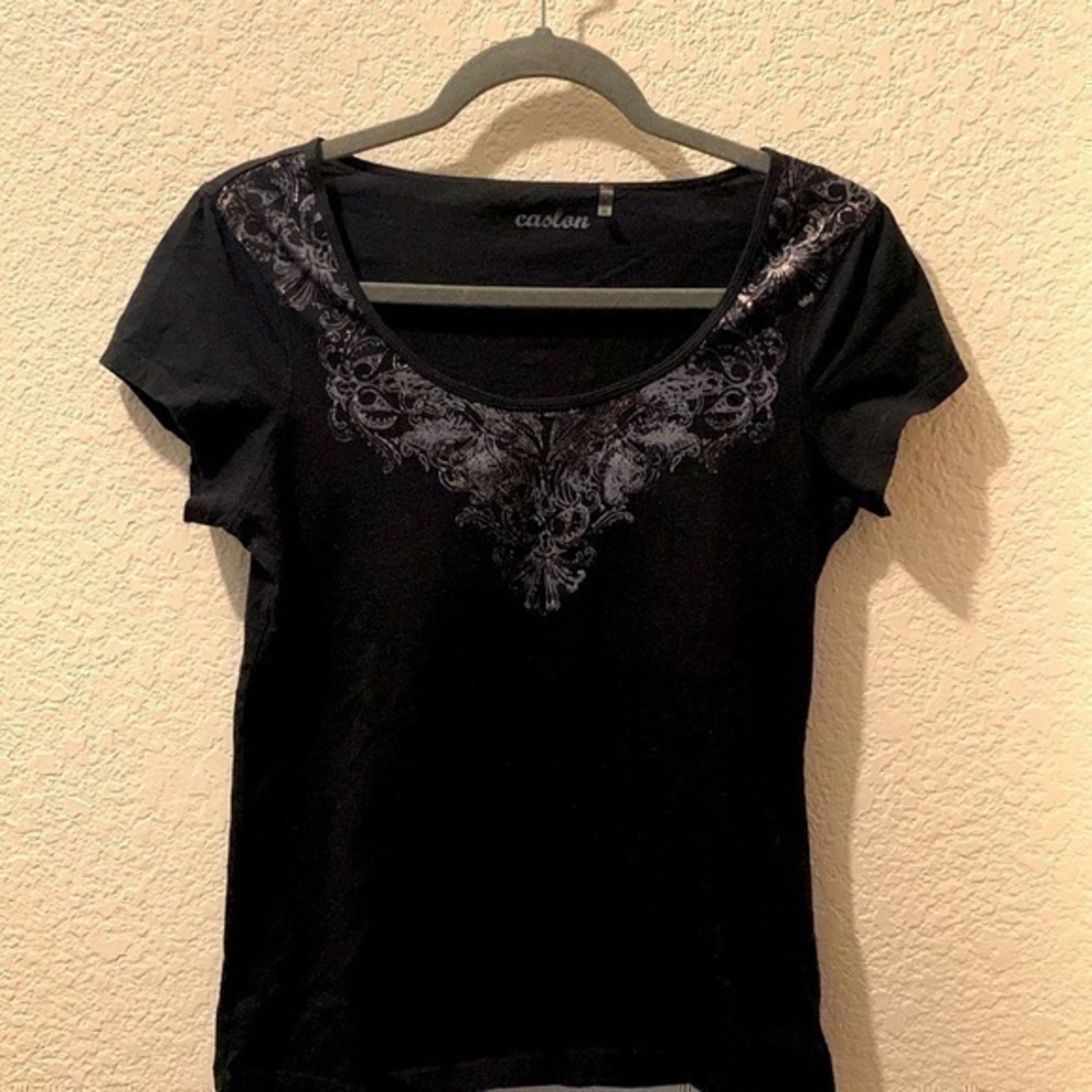 Caslon black T-shirt